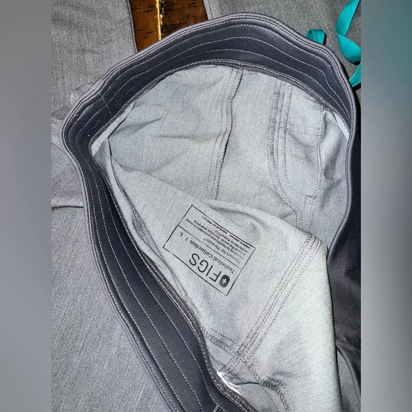 FIGS Kade Cargo Scrub Pants for Women - Graphite, size Large - Picture 5 of 9